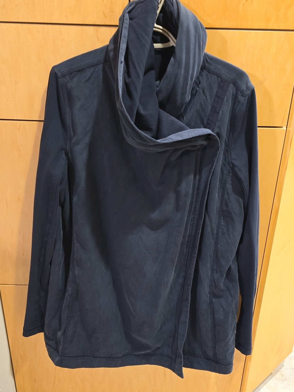 Lululemon Dark Grey/Black Wrap Top SZ 12
